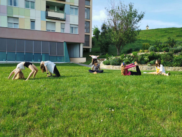 SarahKids-TeenagerYoga%20%2815%29